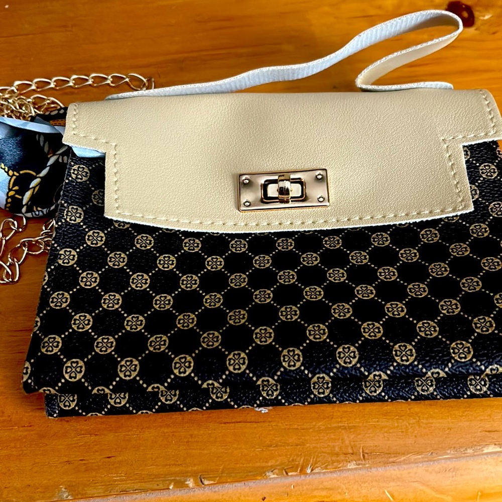 Flower design purse NWOT